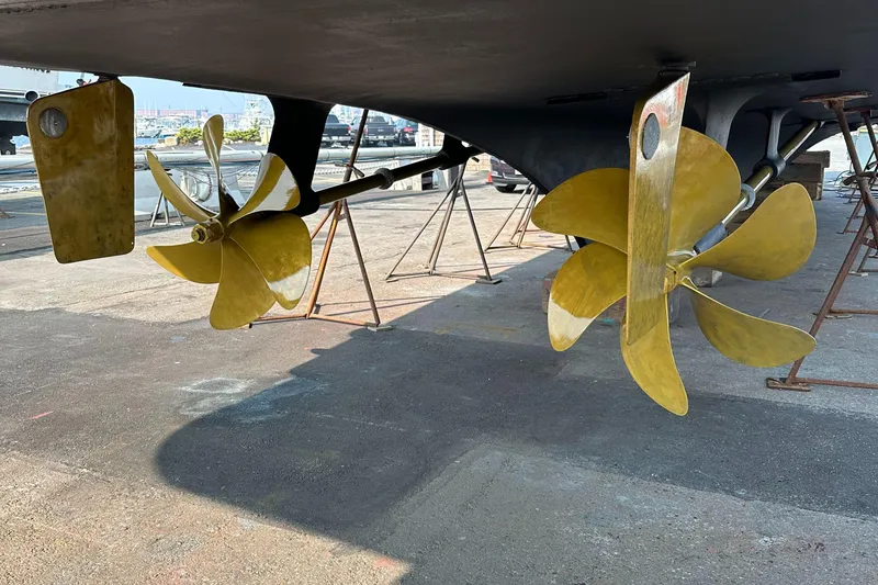 Slide: The Image of Hatteras 74 Sport Deck Motor Yacht 1999 - 183