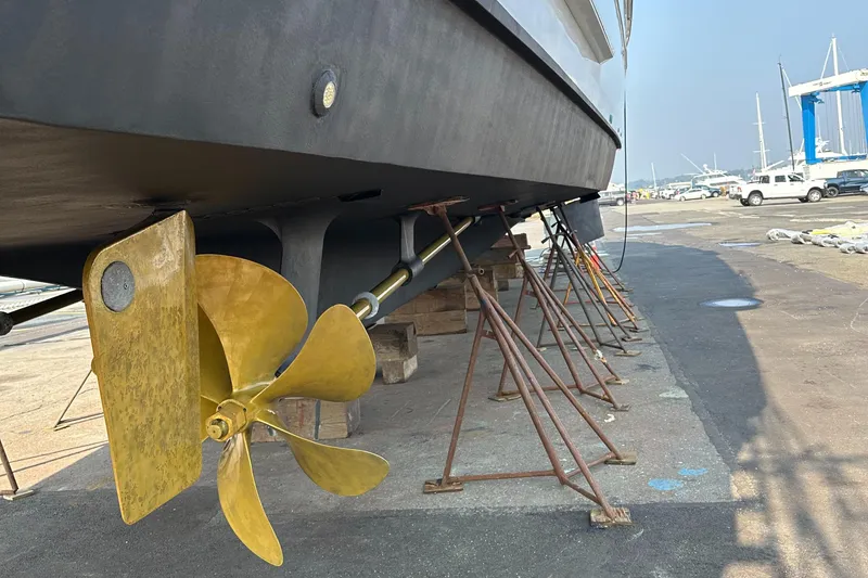 Slide: The Image of Hatteras 74 Sport Deck Motor Yacht 1999 - 184