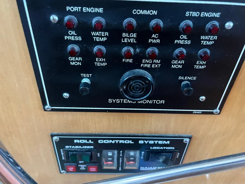 Slide: The Image of Hatteras 74 Sport Deck Motor Yacht 1999 - 53