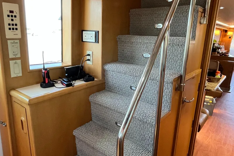 Slide: The Image of Hatteras 74 Sport Deck Motor Yacht 1999 - 54