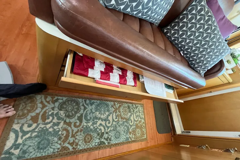 Slide: The Image of Hatteras 74 Sport Deck Motor Yacht 1999 - 56