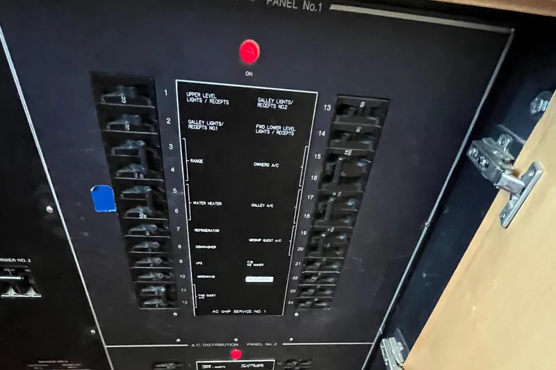 Slide: The Image of Hatteras 74 Sport Deck Motor Yacht 1999 - 58