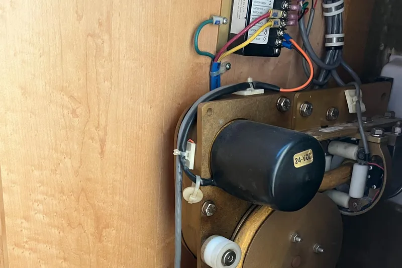 Slide: The Image of Hatteras 74 Sport Deck Motor Yacht 1999 - 61