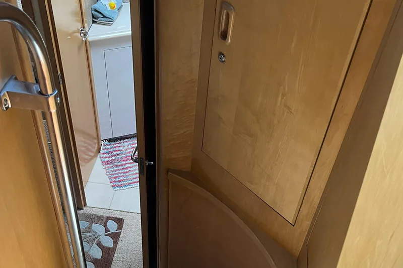 Slide: The Image of Hatteras 74 Sport Deck Motor Yacht 1999 - 62