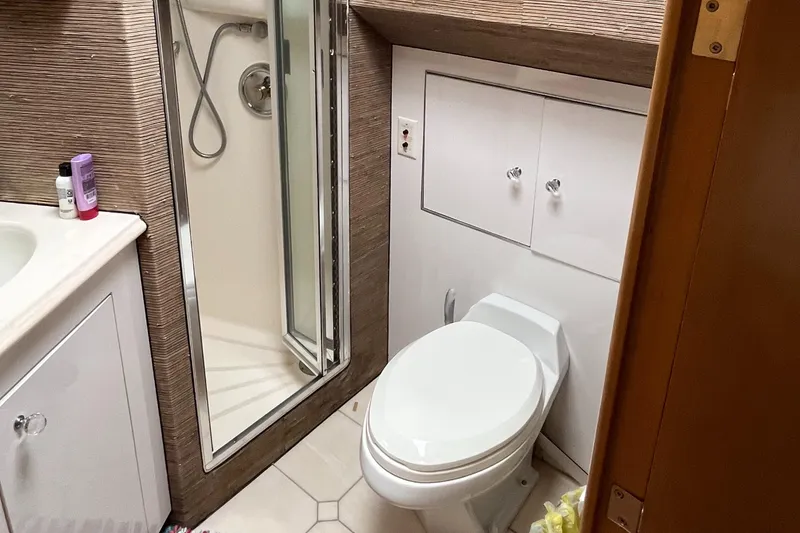 Slide: The Image of Hatteras 74 Sport Deck Motor Yacht 1999 - 64