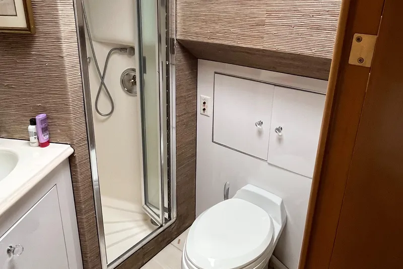 Slide: The Image of Hatteras 74 Sport Deck Motor Yacht 1999 - 65