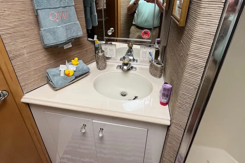 Slide: The Image of Hatteras 74 Sport Deck Motor Yacht 1999 - 67