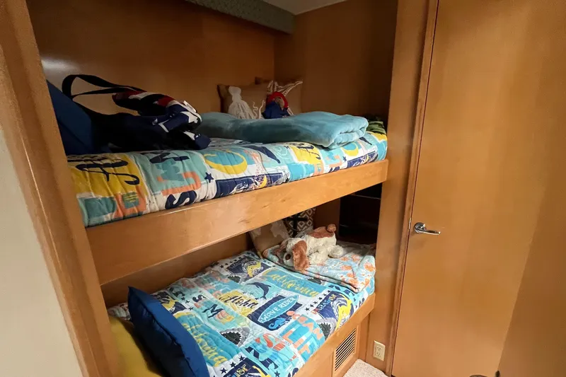 Slide: The Image of Hatteras 74 Sport Deck Motor Yacht 1999 - 68