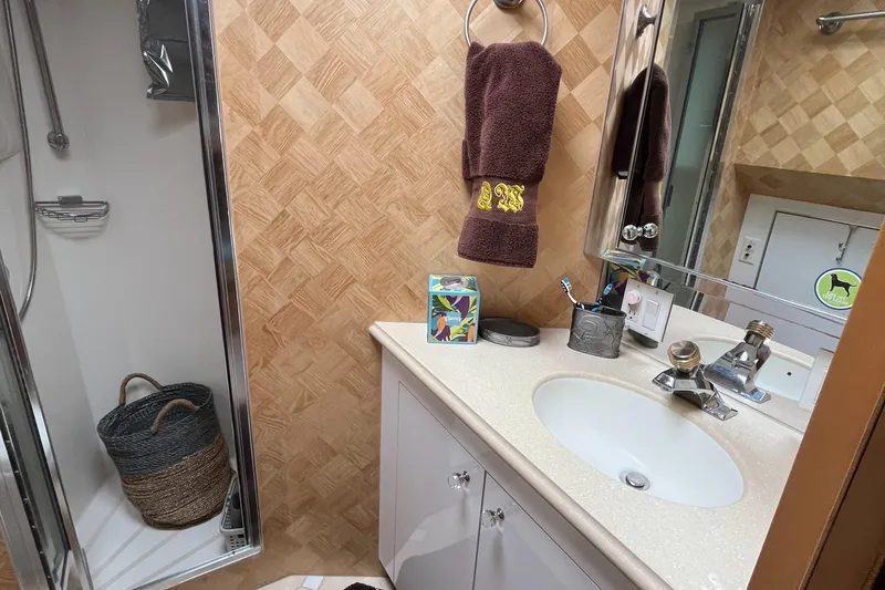 Slide: The Image of Hatteras 74 Sport Deck Motor Yacht 1999 - 69