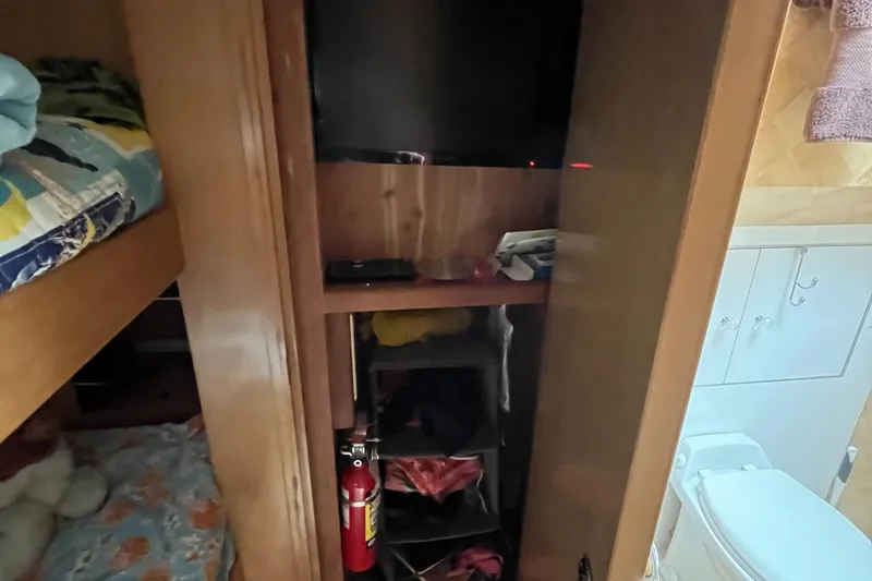 Slide: The Image of Hatteras 74 Sport Deck Motor Yacht 1999 - 71