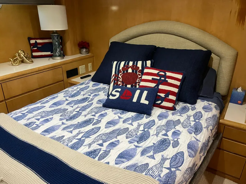 Slide: The Image of Hatteras 74 Sport Deck Motor Yacht 1999 - 78