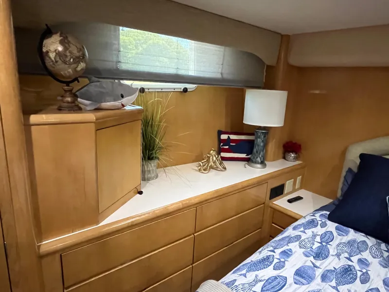 Slide: The Image of Hatteras 74 Sport Deck Motor Yacht 1999 - 87