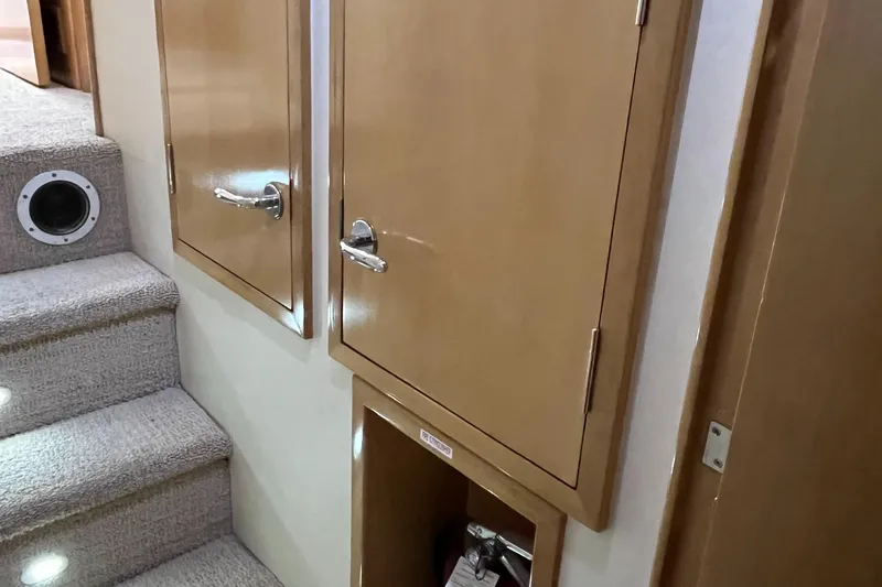 Slide: The Image of Hatteras 74 Sport Deck Motor Yacht 1999 - 89