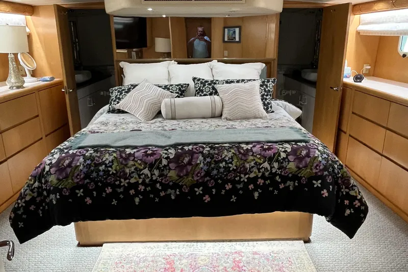 Slide: The Image of Hatteras 74 Sport Deck Motor Yacht 1999 - 91