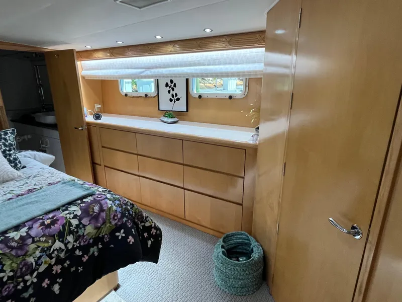 Slide: The Image of Hatteras 74 Sport Deck Motor Yacht 1999 - 92