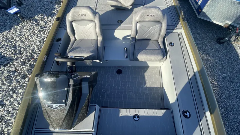 Slide: The Image of Avid 18XC Crappie 2024 - 11