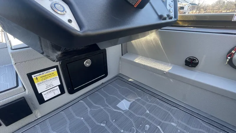 Slide: The Image of Avid 18XC Crappie 2024 - 12