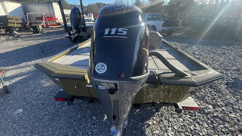 Slide: The Image of Avid 18XC Crappie 2024 - 15