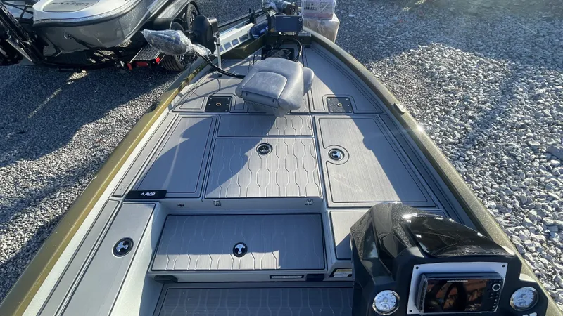 Slide: The Image of Avid 18XC Crappie 2024 - 24