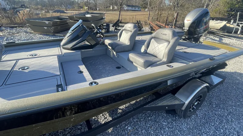 Slide: The Image of Avid 18XC Crappie 2024 - 4