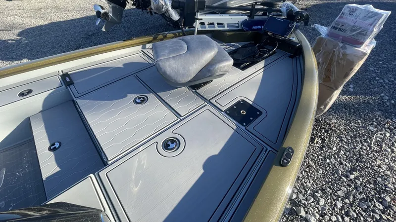 Slide: The Image of Avid 18XC Crappie 2024 - 6