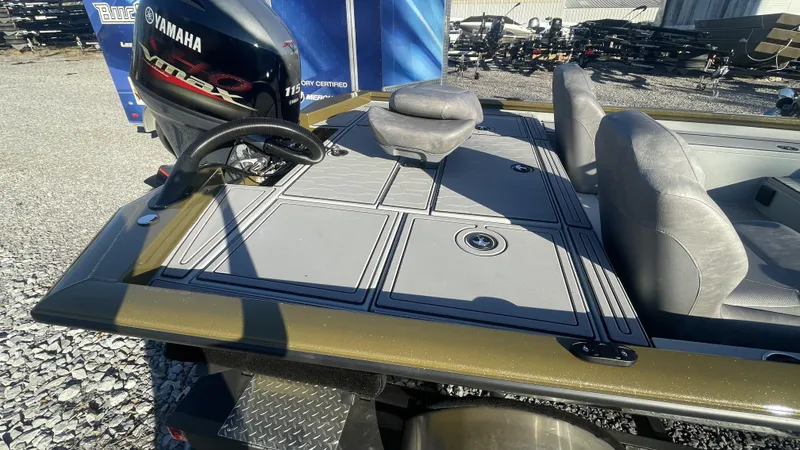 Slide: The Image of Avid 18XC Crappie 2024 - 7