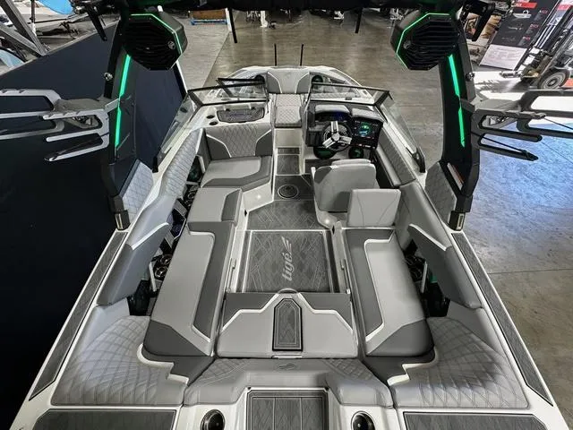 Slide: The Image of Tigé 22RZX 2024 - 10