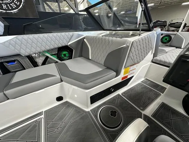 Slide: The Image of Tigé 22RZX 2024 - 16