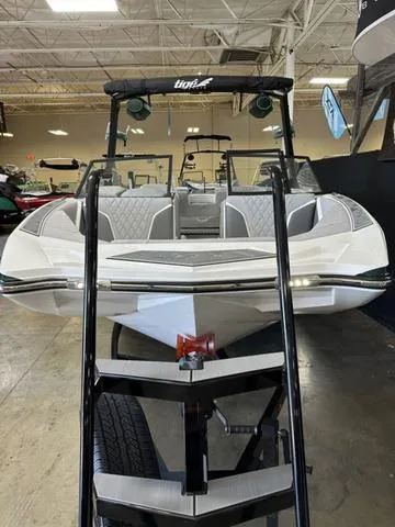 Slide: The Image of Tigé 22RZX 2024 - 3