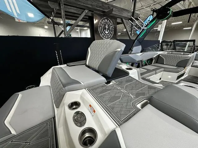 Slide: The Image of Tigé 22RZX 2024 - 9