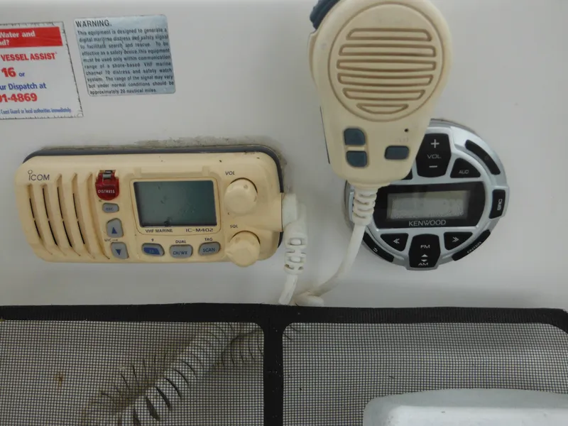 Slide: The Image of ICOM marine radio and Kenwood audio system on a 1997 Robalo 2140 Walkaround boat. - 34