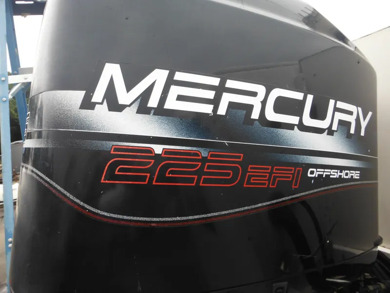 Slide: The Image of Mercury 225 EFI Offshore engine on a 1997 Robalo 2140 Walkaround boat. - 40
