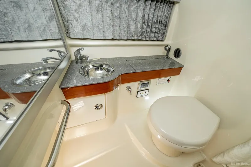 Slide: The Image of 2008 Formula 310 Sun Sport boat bathroom with sink, countertop, and toilet. - 15