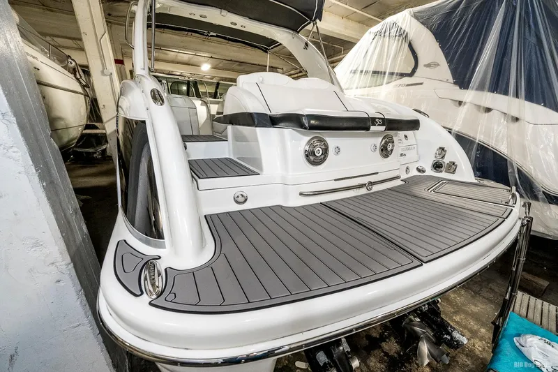 Slide: The Image of 2008 Formula 310 Sun Sport boat in storage, rear view showing swim platform. - 38