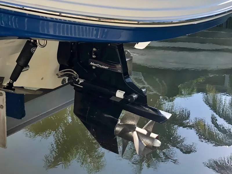 Slide: The Image of 2018 Rinker QX 26 boat with MerCruiser outdrive in water. - 10