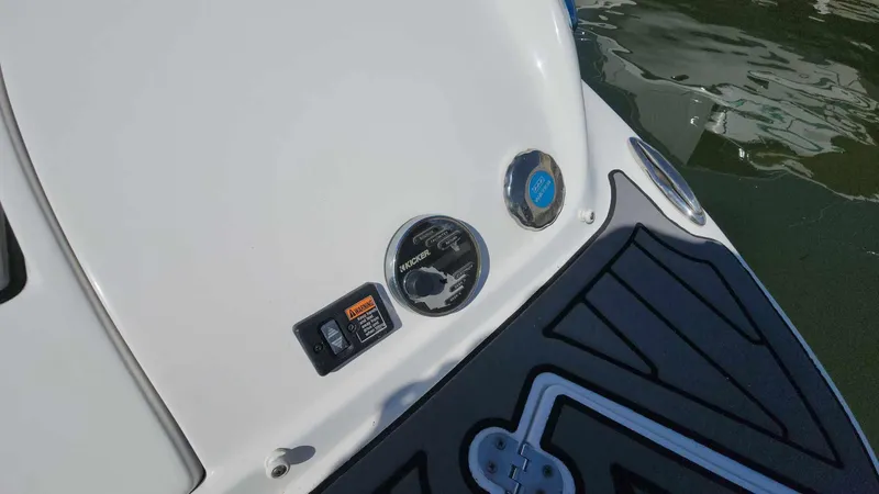 Slide: The Image of 2018 Rinker QX 26 boat stern with fuel cap and safety labels. - 41