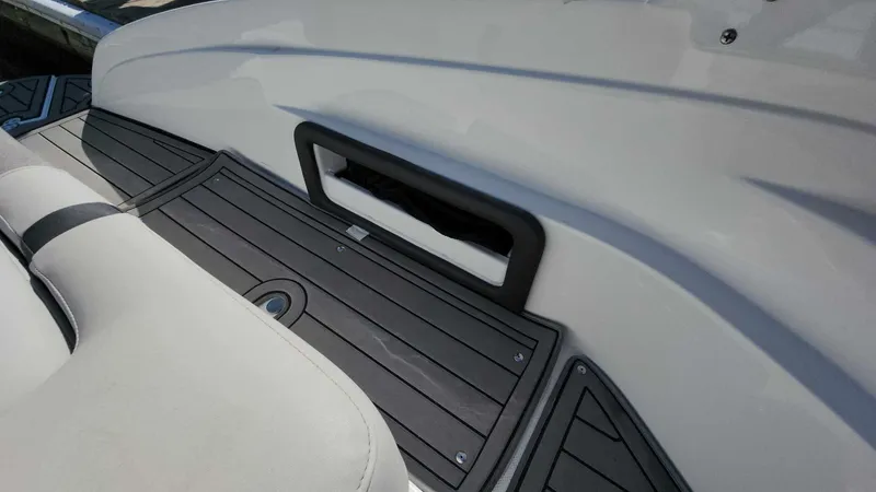 Slide: The Image of Rinker QX 26 2018 - 51