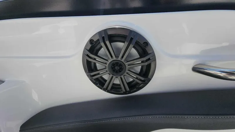 Slide: The Image of Rinker QX 26 2018 - 61