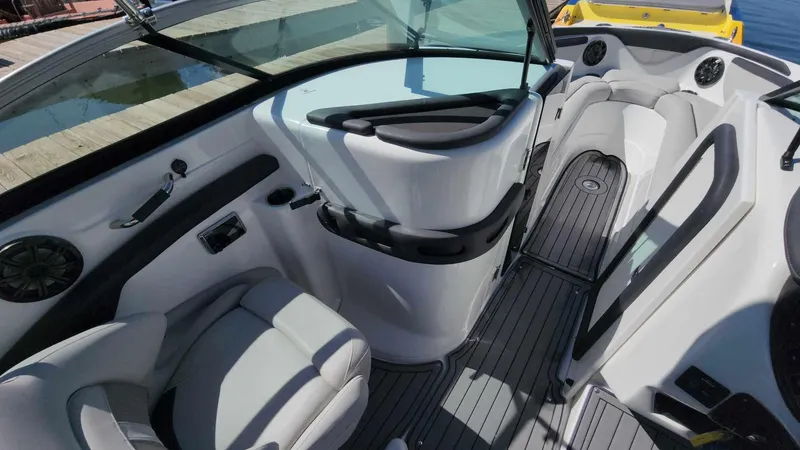 Slide: The Image of Rinker QX 26 2018 - 72