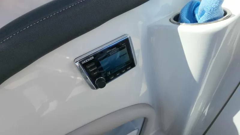 Slide: The Image of Rinker QX 26 2018 - 74