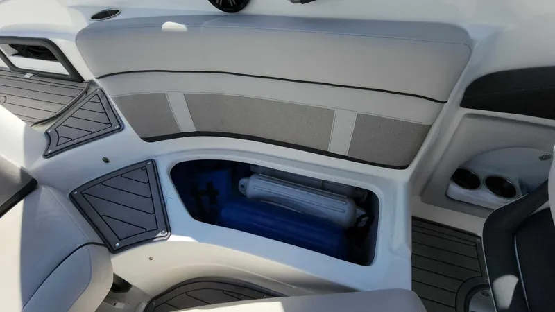 Slide: The Image of Rinker QX 26 2018 - 75