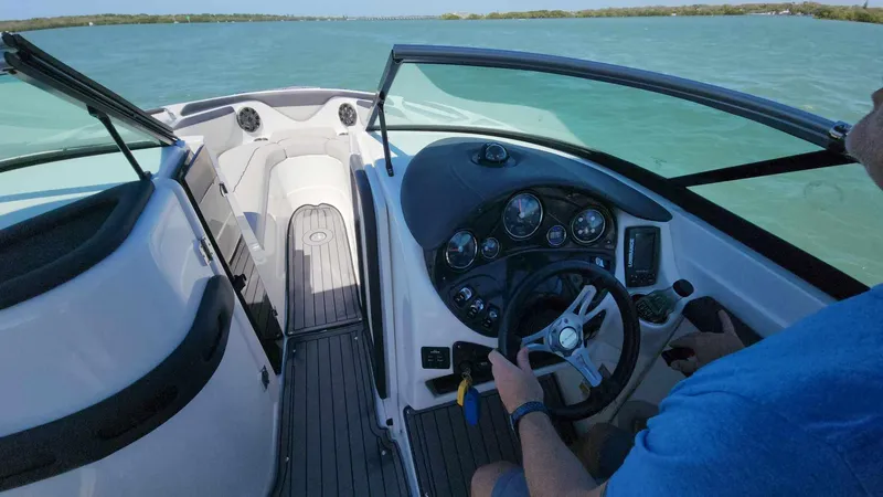 Slide: The Image of Rinker QX 26 2018 - 77