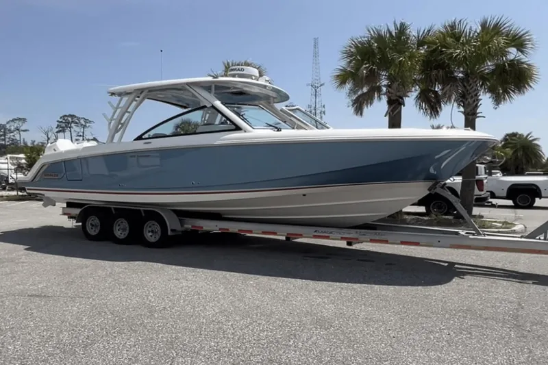 Slide: The Image of Boston Whaler 320 Vantage 2024 - 0