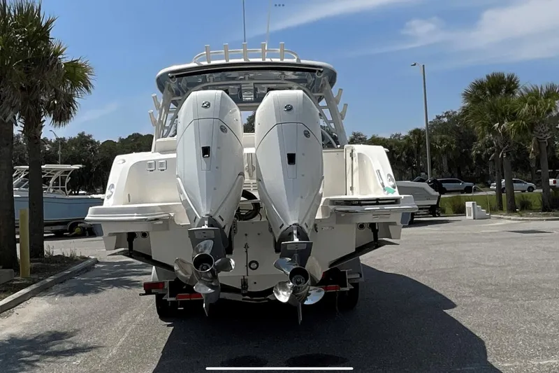 Slide: The Image of Boston Whaler 320 Vantage 2024 - 26