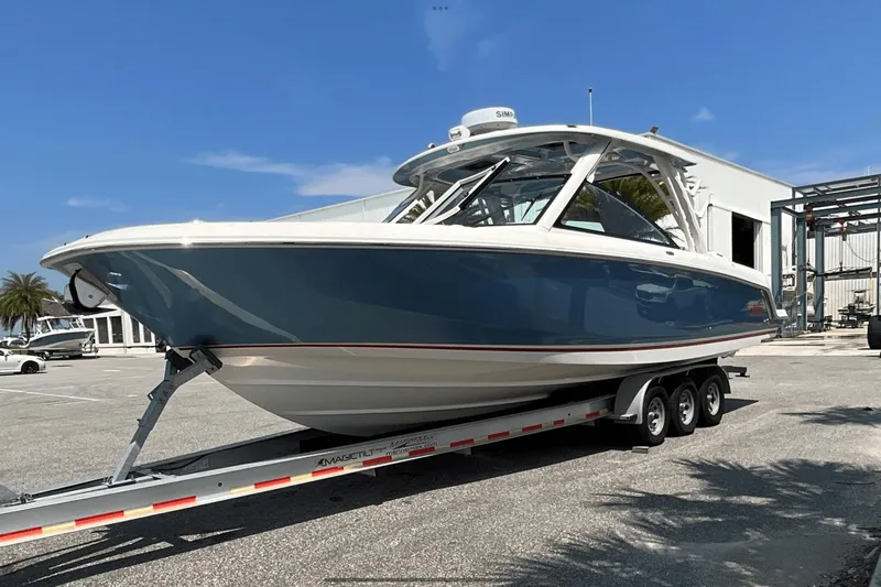 Slide: The Image of Boston Whaler 320 Vantage 2024 - 27