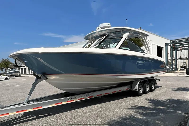 Slide: The Image of Boston Whaler 320 Vantage 2024 - 30