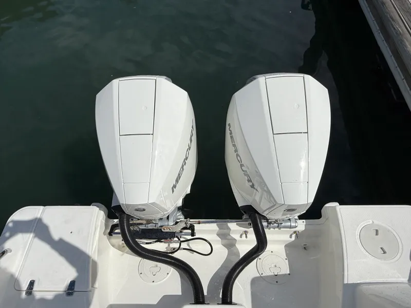 Slide: The Image of Boston Whaler 250 Outrage 2027 - 7
