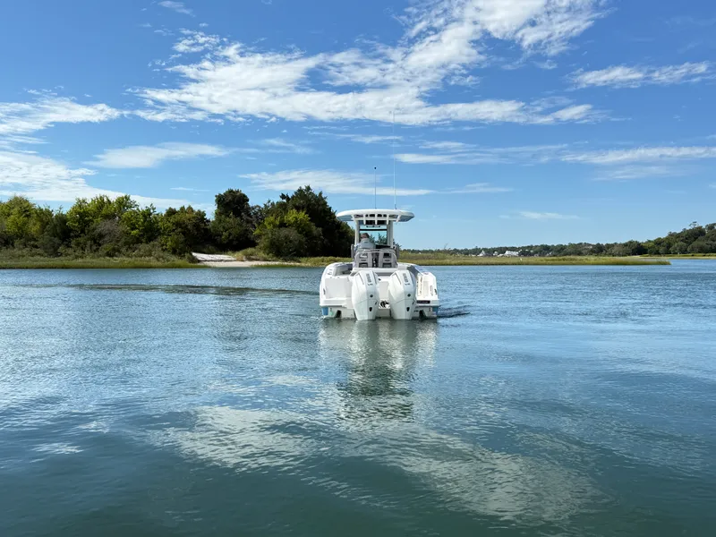 Slide: The Image of Boston Whaler 250 Outrage 2027 - 6