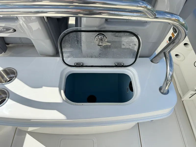 Slide: The Image of Boston Whaler 250 Outrage 2027 - 11