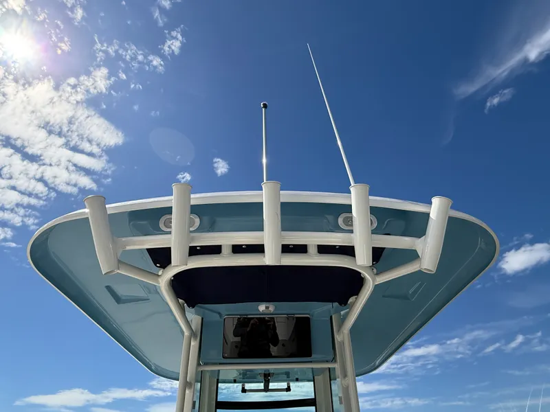Slide: The Image of Boston Whaler 250 Outrage 2027 - 15